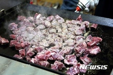벌써 4만↑ 울산 남구 수암한우야시장, 한우 특화 통했나