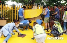 삼성전자,옐로카펫 설치해 어린이 교통안전 지킨다 