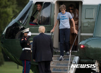 멜라니아와 배런, 백악관 입성