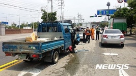 오산장례문화원 인근 도로서 4중 추돌사고···2명 부상