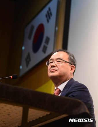 사퇴하는 이용수 축구협회 기술위원장