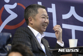 야구장 찾은 박정원 두산 회장