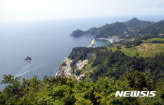 내수전 전망대에 본 저동어업전진기지