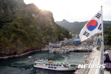 울릉도 중심지 도동항과 마을