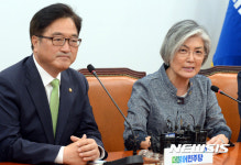 발언하는 강경화 장관