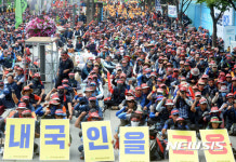 내국인 고용 촉구하는 조합원들