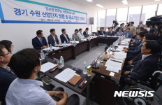 중소기업인과 간담회 하는 더불어민주당 추미애 대표
