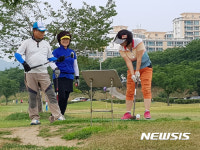 무더위 파크골프 즐기는 밀양시민