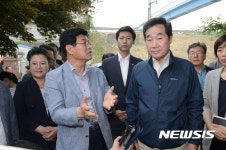 조치원읍 평리 문화공간화 사업 보고받는 이낙연 국무총리