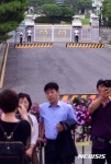 전면 개방 하루 앞둔 청와대 앞길