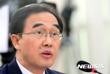 의원들 질의에 답하는 조명균 통일부 장관 후보자