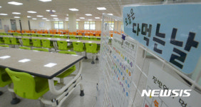점심시간인대... 텅빈 학교 식당