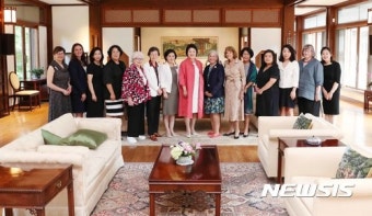 김정숙 여사, '서울-워싱턴 여성 협회 초청 간담회 참석'