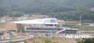 동서고속 내린천 휴게소 물부족 큰 불편....급수차량 긴급투입