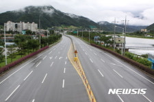 통행 차량을 찾아 볼 수 없는 국도 44호선 
