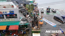 진해 용원수산물재래시장 불법구조물 철거현장