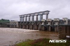 수문 개방한 임진강 군남댐