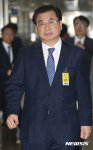 국회 정보위 참석하는 서훈 국정원장