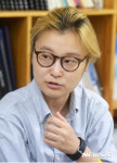 질문에 답하는 907 연출 설유진