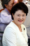 환하게 웃는 김정숙 여사