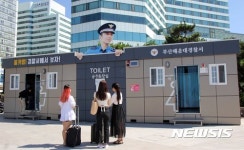 해운대해수욕장 몰카범 경고 조형물 설치