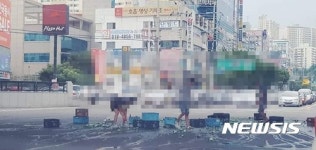 대구서 도로에 소주 수백병 쏟아져··· 인근 통행 차질 