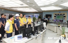 남부발전 부산발전본부 방문한 백운규 장관