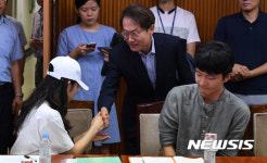 인사 나누는 조희연 교육감