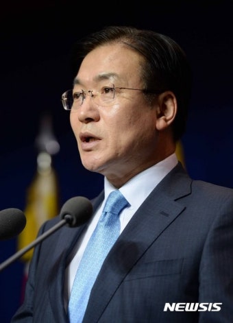 '갑질'논란 박찬주 육군 대장 부부 브리핑 하는 문상균 국방부 대변