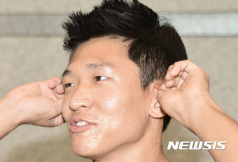 귀 잡는 김국영 선수