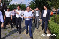 김근태 기념도서관 건립 부지 살펴보는 박원순 서울시장