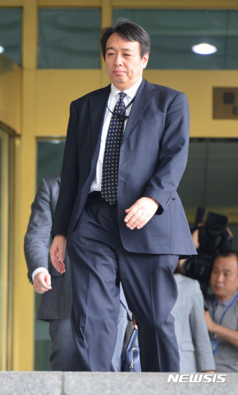 초치된 미즈시마 고이치 주한일본대사관 총괄공사