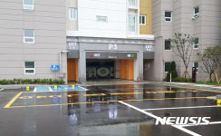 제천 롯데캐슬 아파트 지하주차장 출입구
