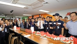 제주항공 조종사노조, 정비 현장 찾아 감사인사 전해