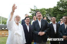 매원마을 감호당 방문한 이낙연 총리