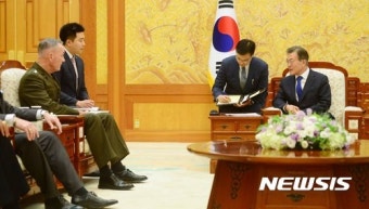 문 대통령, '던포드 합참의장 접견'