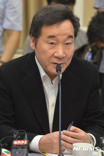이낙연 국무총리, 문 정부 100일 국민 기대만큼 순항