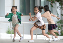 초등학교 개학, 친구들 만나 즐거워요