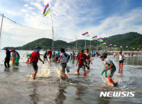 진도 바다서 맨손 고기잡이 "개매기 체험하세요"