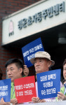 주민센터 앞에 모인 청운효자동 주민들