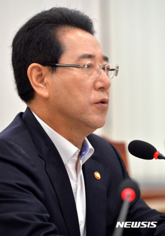 김영록 장관, 국회 농해수위 답변