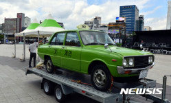 5·18 항쟁지에 선보인 송강호 택시