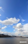 파란 하늘, 구름도 둥실둥실