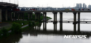 서울 호우주의보, 대피한 관광버스들