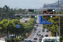 제주 버스 중앙 우선차로 달리는 렌터카