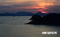남해바다 위로 지는 석양