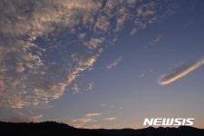 노을에 물든 푸른하늘