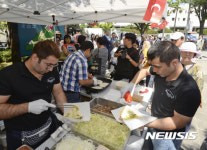 케밥 맛보고 가세요