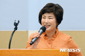 국회지구촌 보건복지포럼 조찬강연 참석한 전혜숙 의원