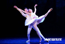 세종발레시리즈, 와이즈발레단 백조의 호수 중 백조 파드되